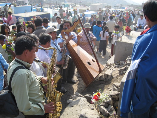 Costumbres peruanas por el día de los muertos