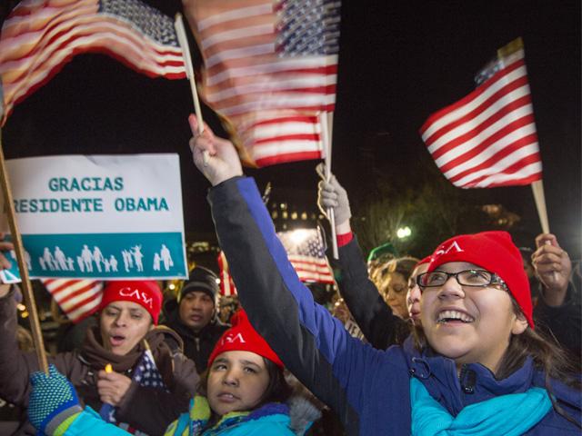 Miles de inmigrantes de todas partes del mundo celebran el ''alivio migratorio''.