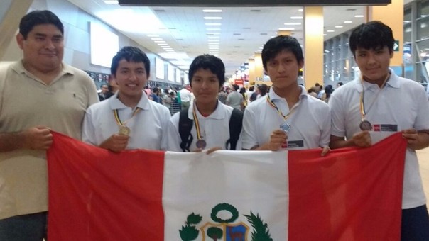 Nuestros jóvenes representantes dejaron muy en alto el nombre del Perú en el XVIII Máster de Matemática en Rumanía